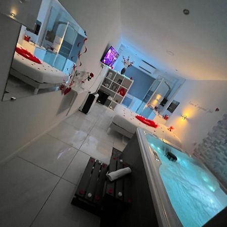 Love Room Avec Spa Privatif Le Rove Exterior photo